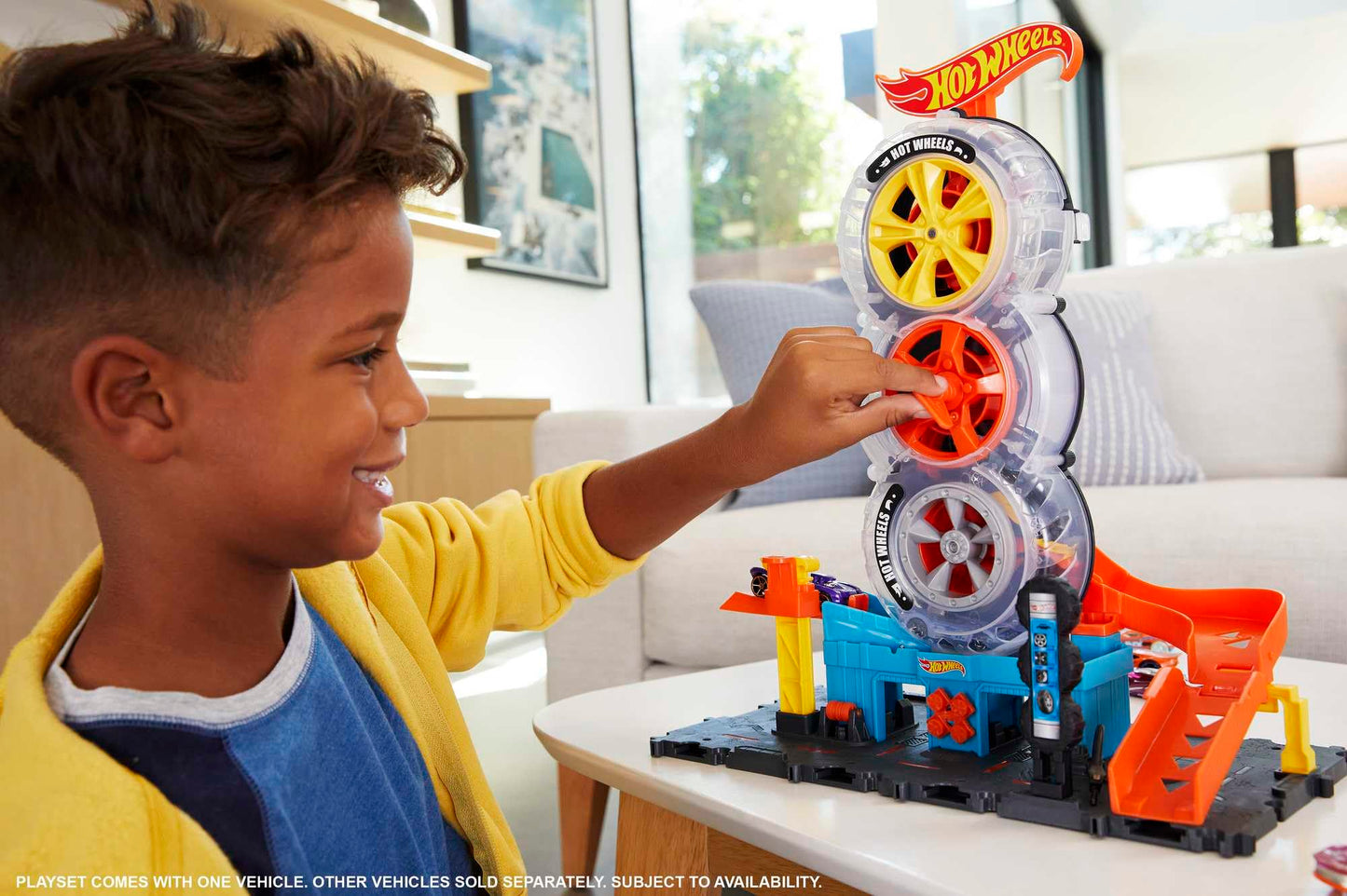 Hot Wheels City Super Twist Tire Shop Playset and Car