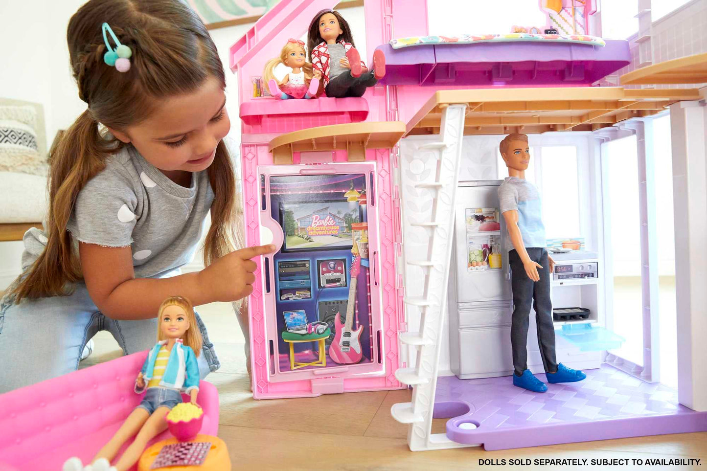 Barbie Malibu House 2-Story, 6-Room Dollhouse with Transformation Features, Plus 25+ Pieces Including Furniture, Patio Fence and Accessories