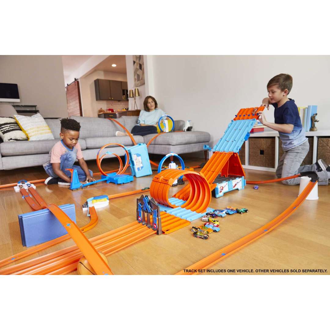 Hot Wheels Race Crate With 3 Stunts in 1 Set Portable Easy Storage Ages 6 To 10