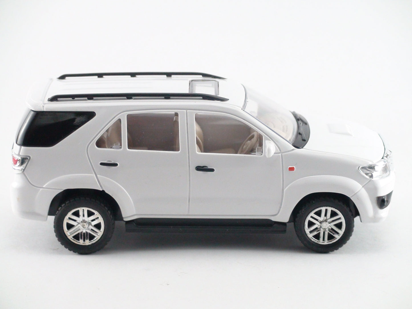Centy Toys Fortune White Looks Like The Real SUV-Pull Back Action and Safe to use Plastic for Kids from 3 to 12 Years Age