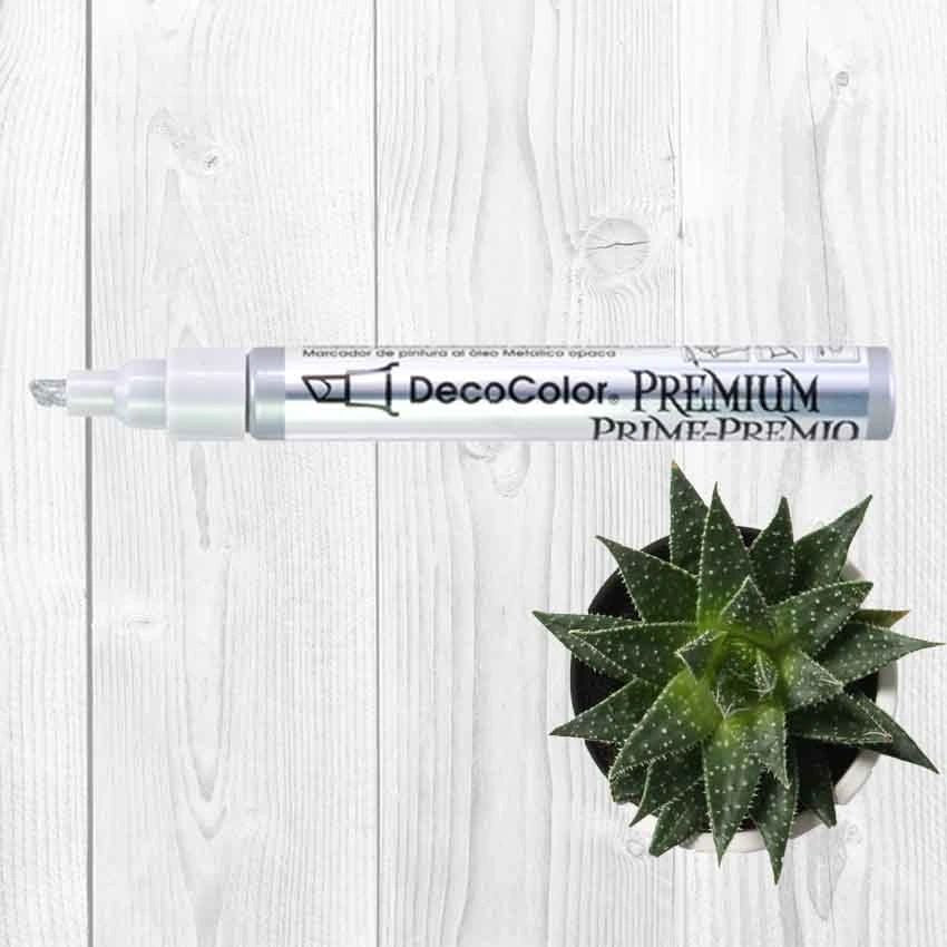 Marvy Uchida Decocolor® Premium Paint Marker Chisel Tip